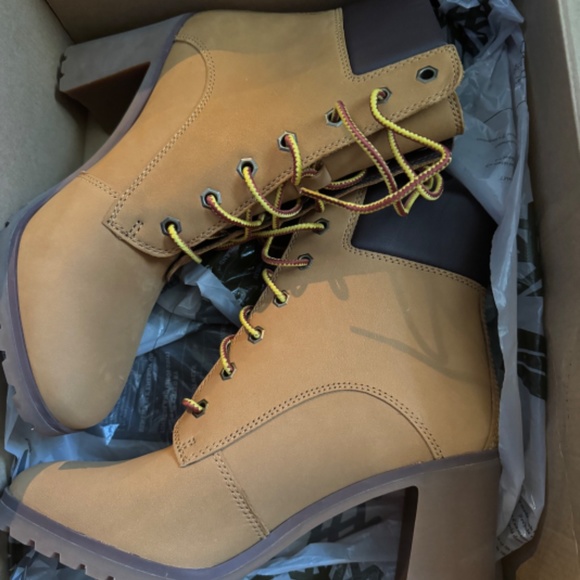 Women's Allington Lace Up Timberland Boot with 6 in heel - Picture 6 of 11